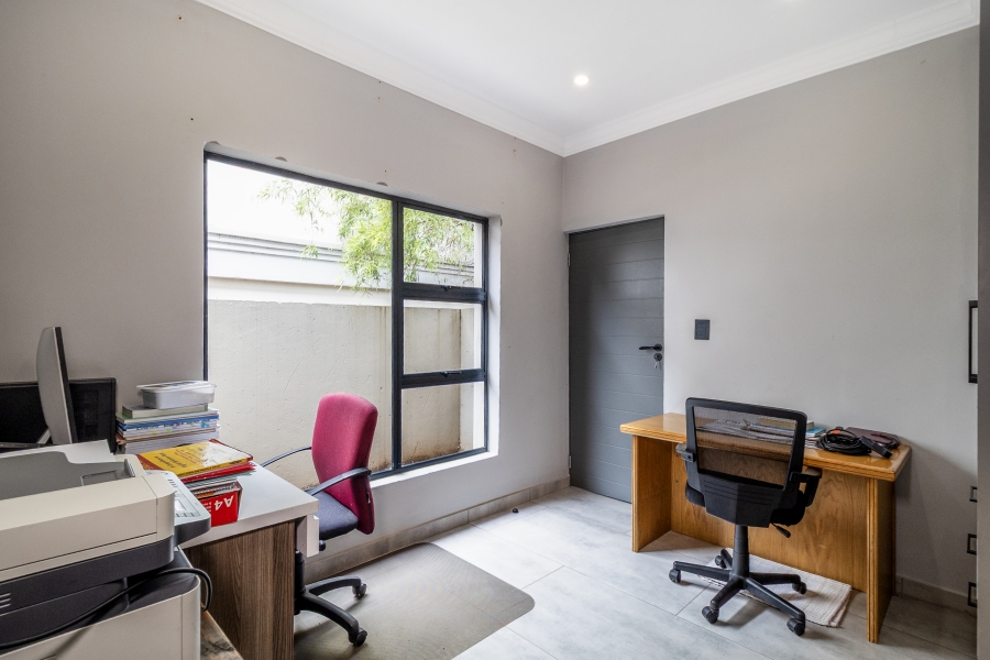 To Let 6 Bedroom Property for Rent in WestLake Country Safari Estate North West